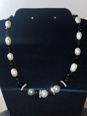 Elegant Pearl and Black Bead Women's Necklace - Unbranded